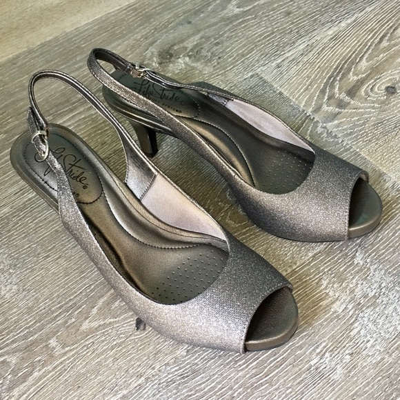 COPY - Lifestride Open Toe Sparkly Silver Heels - size 8 - Picture 2 of 5